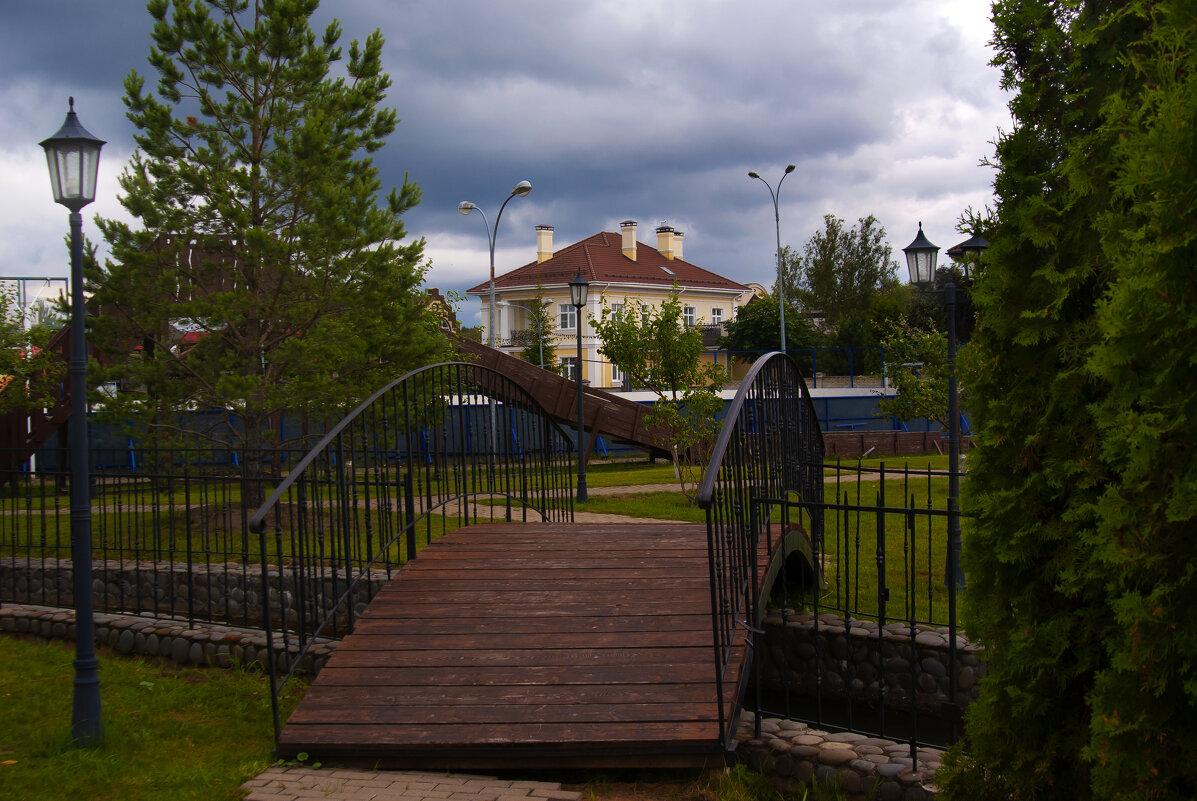 Дом в посёлке - Владимир Кроливец