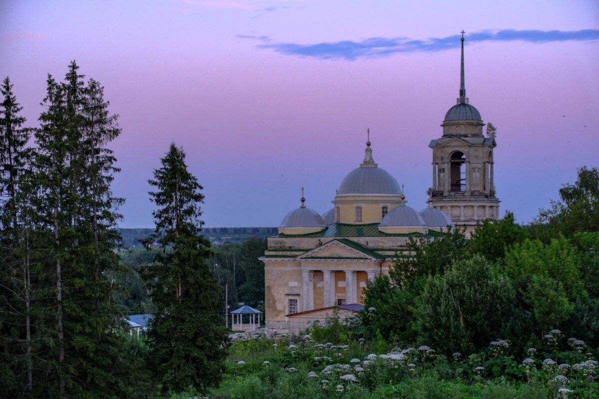 Нежный закат на Новоторжском Борисоглебском монастыре - Георгий А