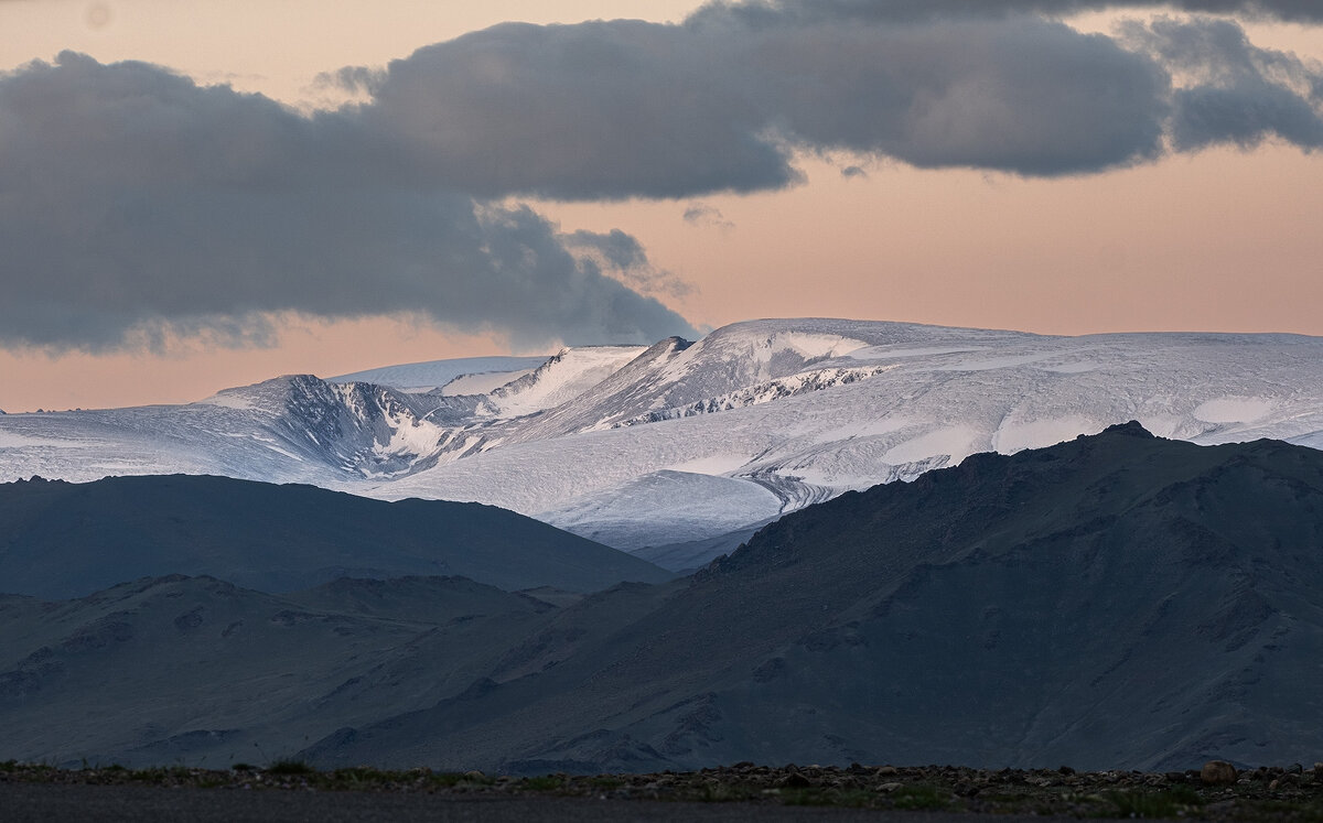 Монголия. Рассвет над  снежными горами - Galina 