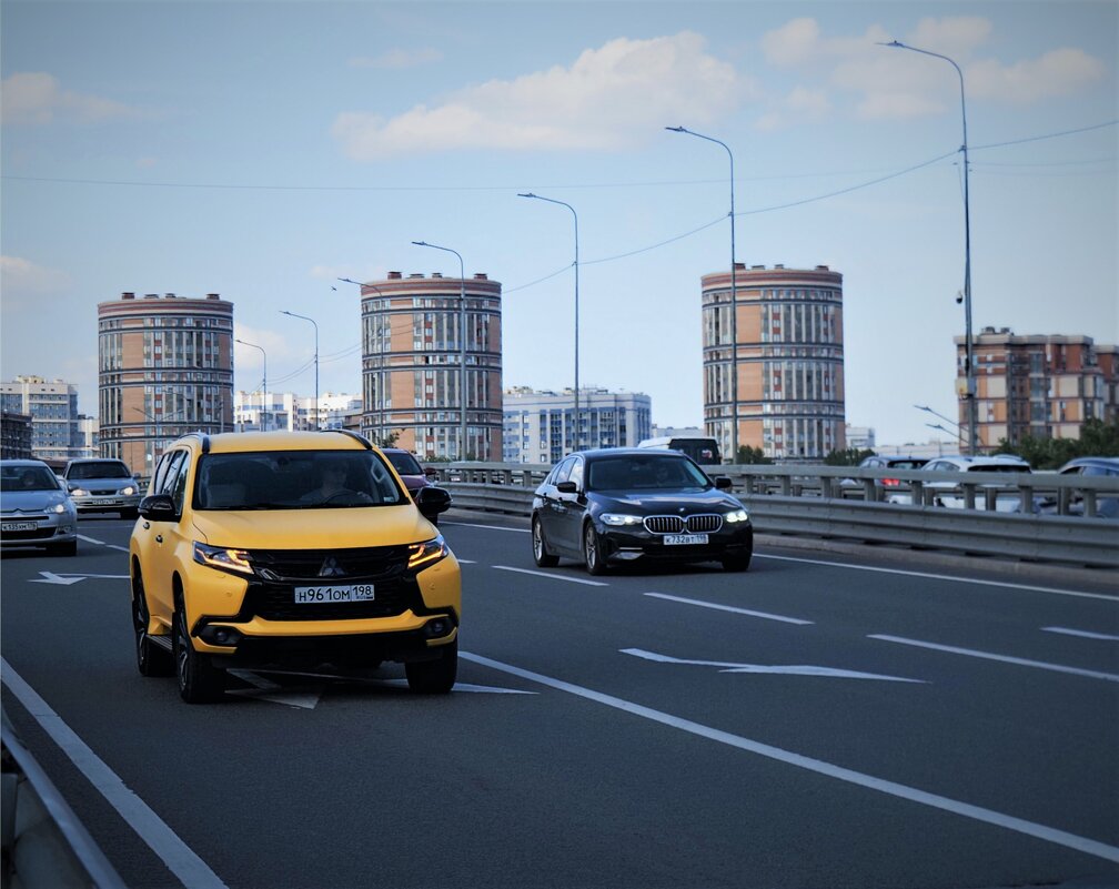 На Коломяжском проспекте всегда оживленно... - Магомед .