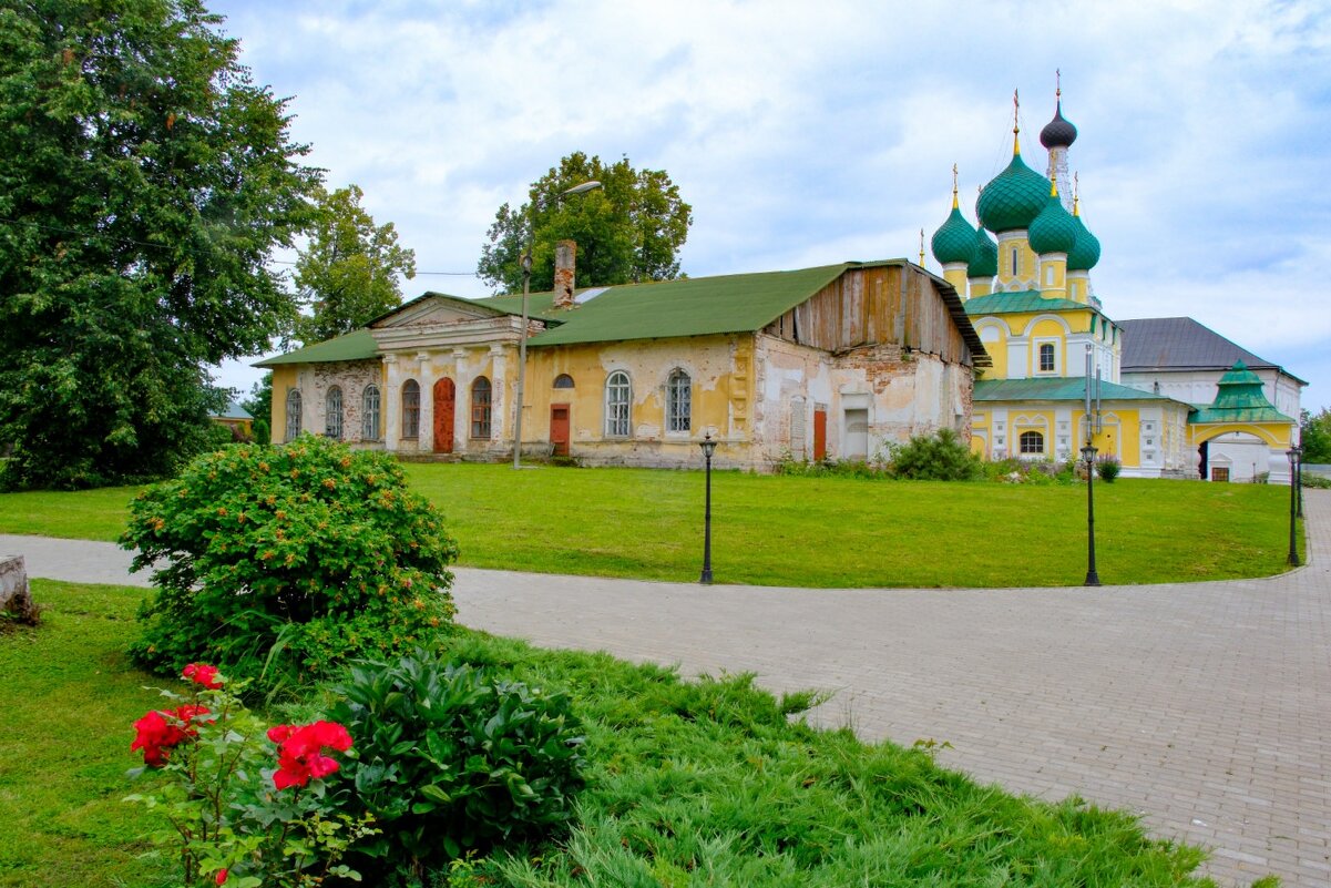 Задняя сторона Алексеевского монастыря - Георгий А