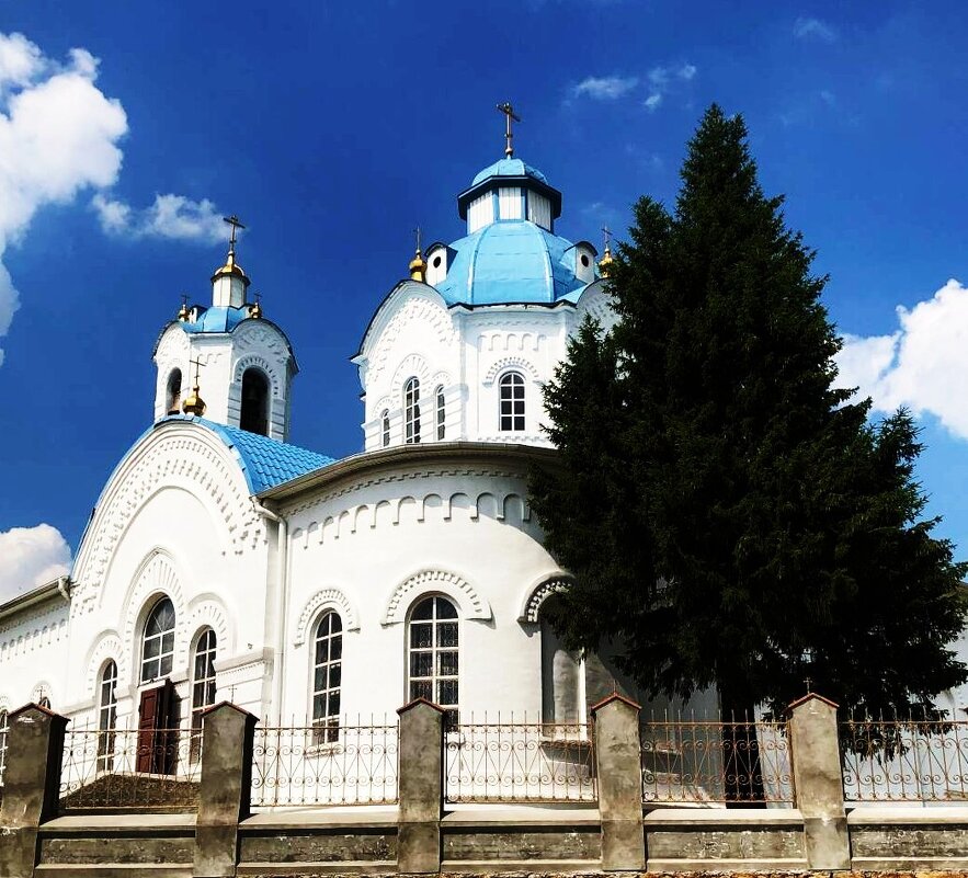 Храм,с голубыми куполами - Георгиевич 