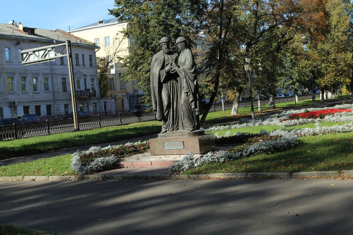 Памятник православным святым, благоверному князю Петру и княгине Февронии Муромским. - Nonna 