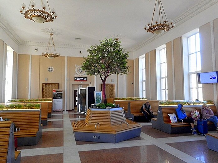 Интерьер зала ожидания в здании вокзала города Петрозаводска - Елена 