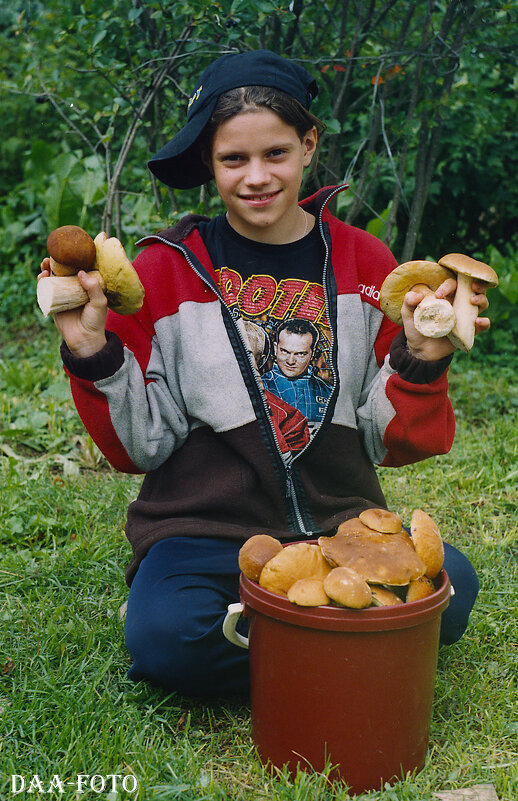 Любительница собирать белые грибы. - Александр Дмитриев