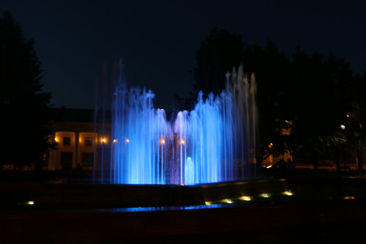 Вечер у фонтана - Ольга 