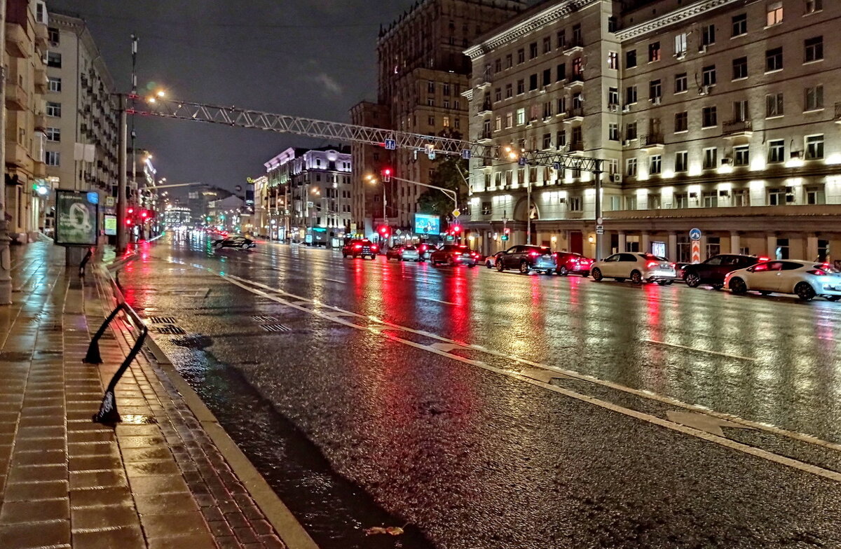 В дождь на красном сигнале светофора - Александр Чеботарь