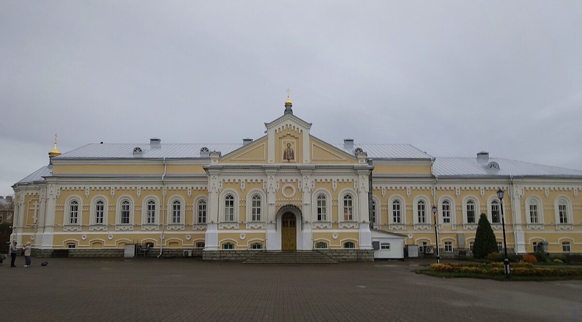 Трапезный корпус с храмом во имя святого благоверного князя Александра Невского - Лидия Бусурина
