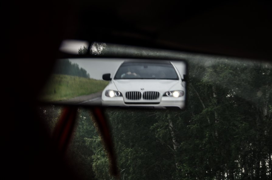 Машина в отражение зеркала - Роман Яшкин