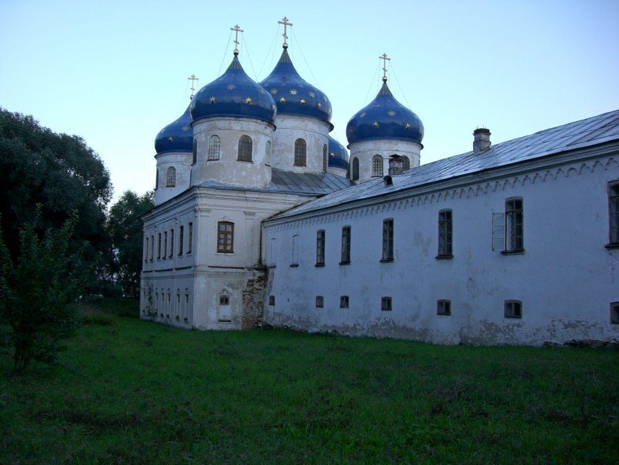 Монастырь. - Лариса Борисова