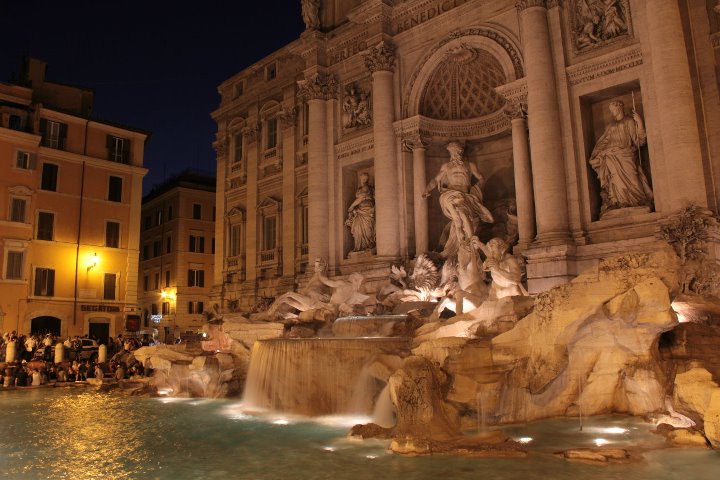 Trevi fountain. Rome. - Eva Langue