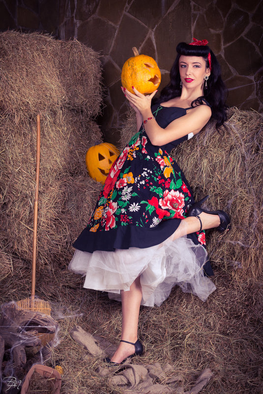 Pin Up Halloween 2013 - Владислав Мустафин