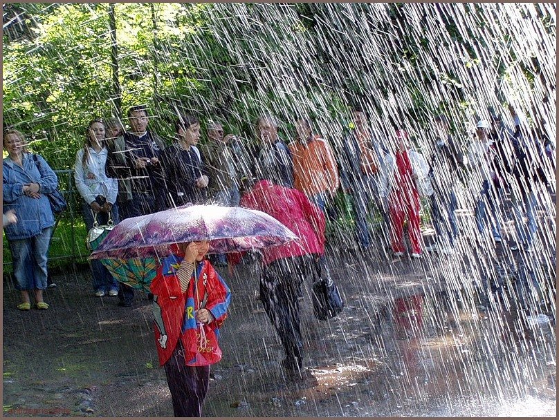 Шуточный дождь в Петергофе - vadim 