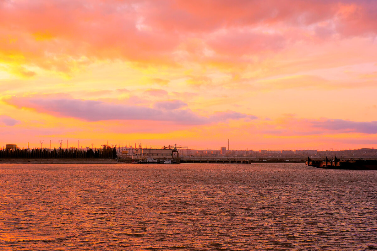 закат с видом на ГЭС - Аркадий Баринов