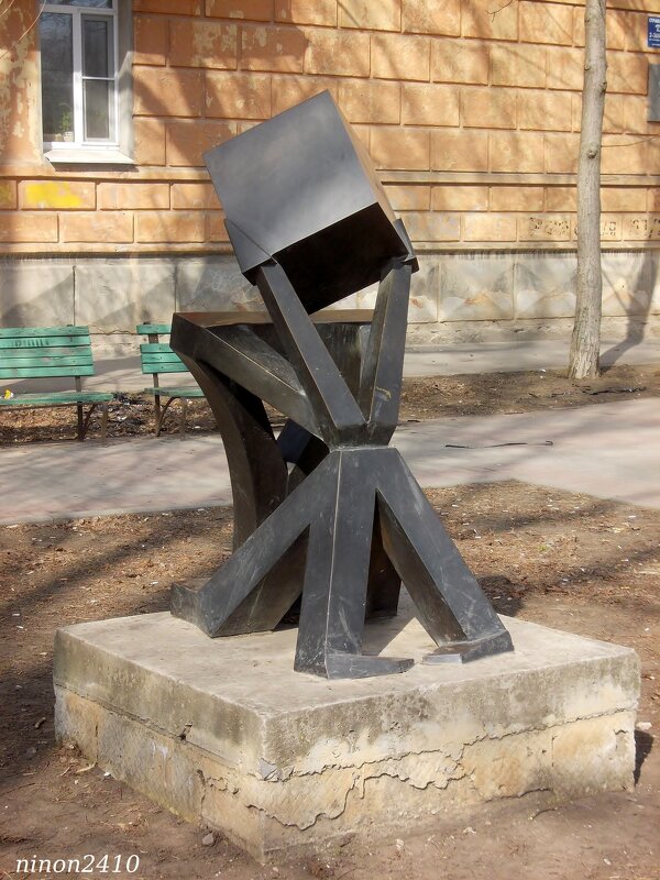 Памятник ИИ - Нина Бутко