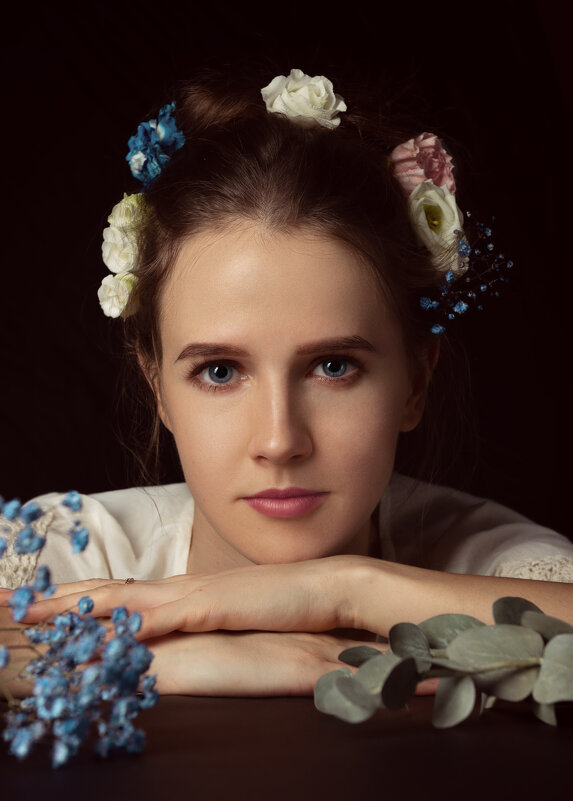 Девушка с цветами в волосах - Эльвира Стрижевская