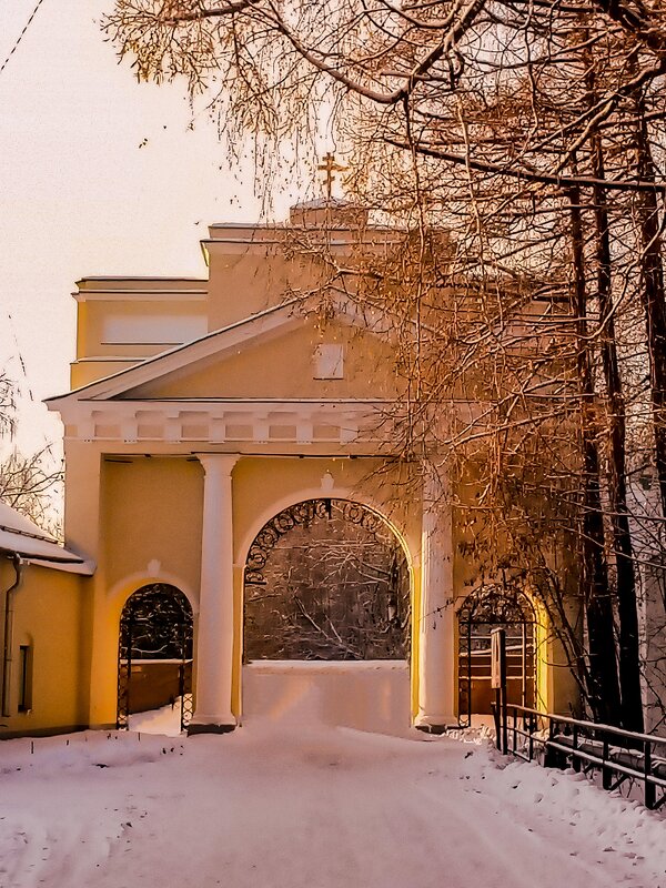 Парадные ворота монастыря - Сергей Кочнев