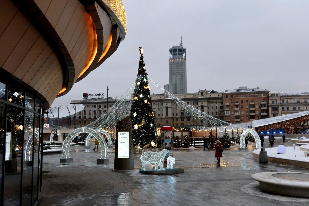 Площадь Павелецкого вокзала - Лютый Дровосек