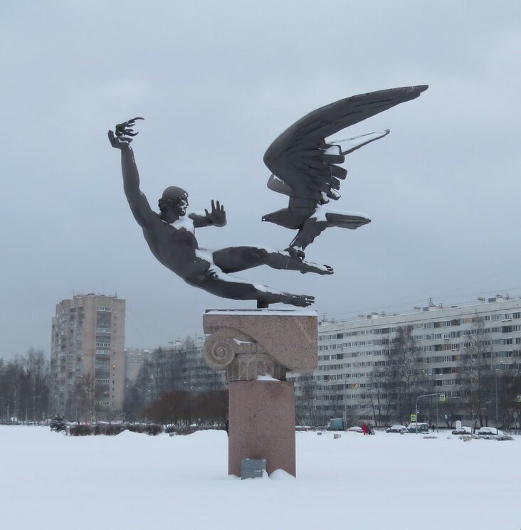 Памятник в парке - Вера Щукина