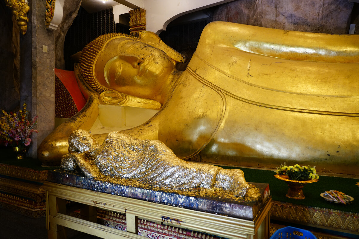Гигантская статуя лежащего Будды - Иван Литвинов