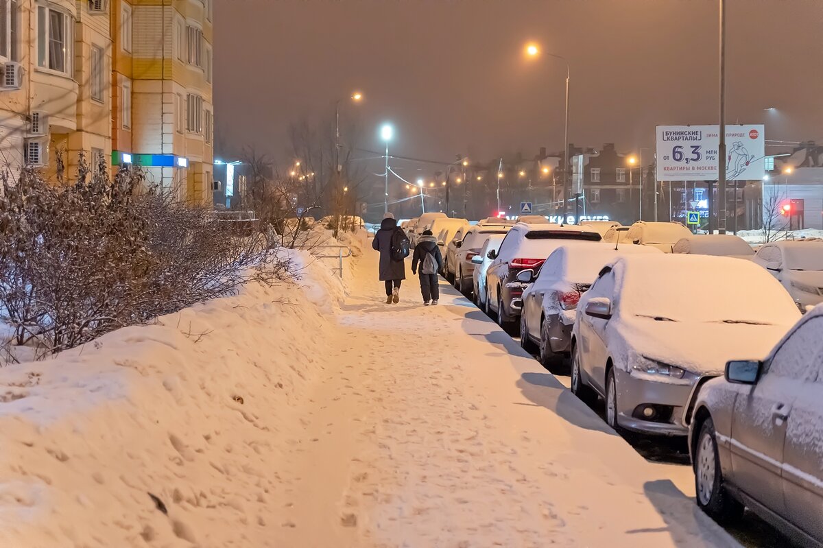 Утром кому-то на работу, кому-то в школу, а кто-то просто так вышел погулять - Валерий Иванович