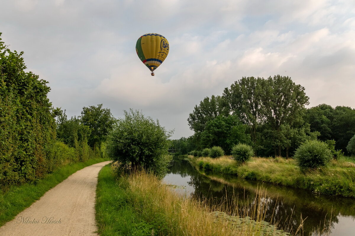 Пейзаж с воздушным шаром - Николай Гирш