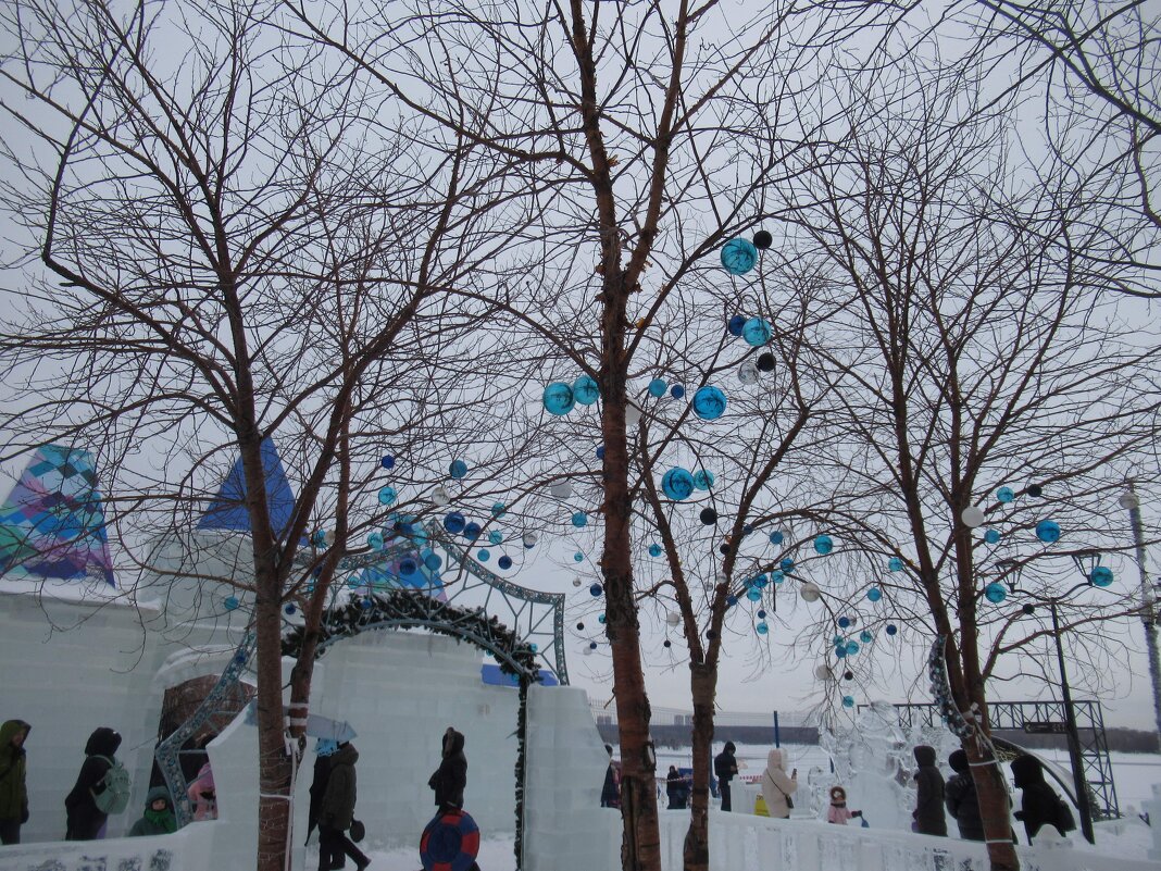 Ледовый городок. Синие шарики - Андрей Макурин