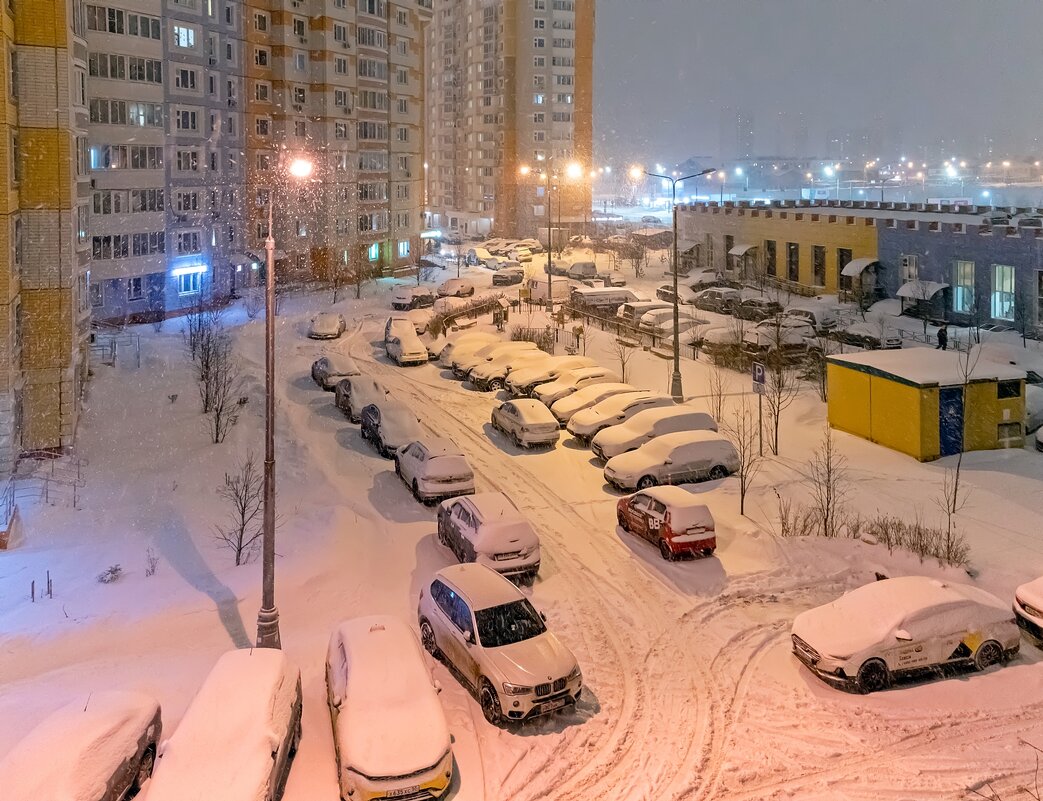 Опять заносит снегом Москву - Валерий Иванович