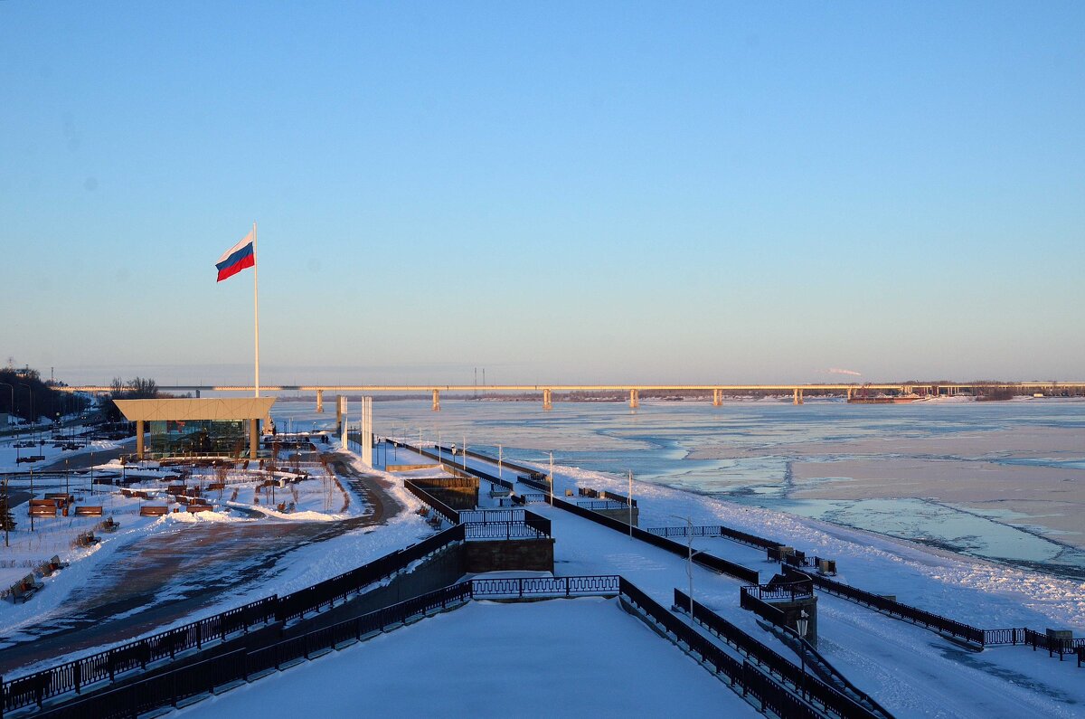 Набережная Волгограда на закате, мороз 15 градусов - Александр Стариков