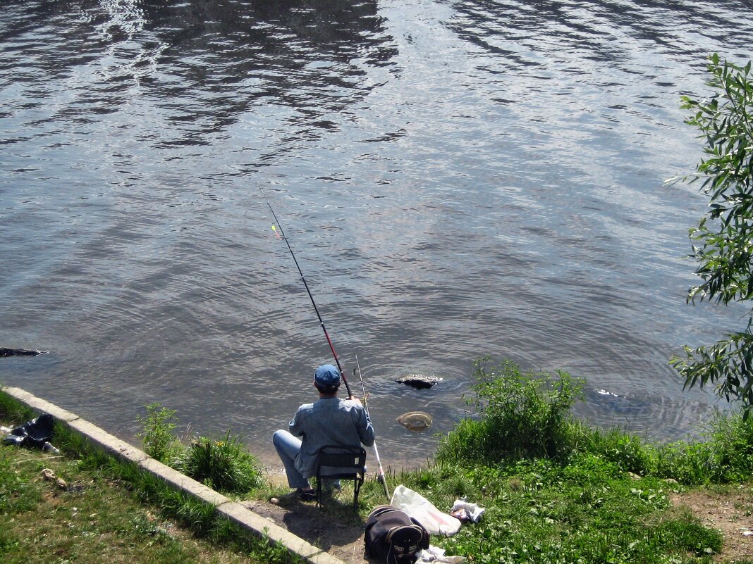 Рыбак на реке - Мария Васильева
