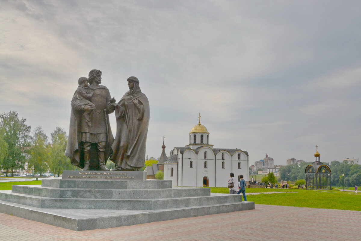 Памятник Александру Невскому с женой  витебской княжной - Анастасия Смирнова