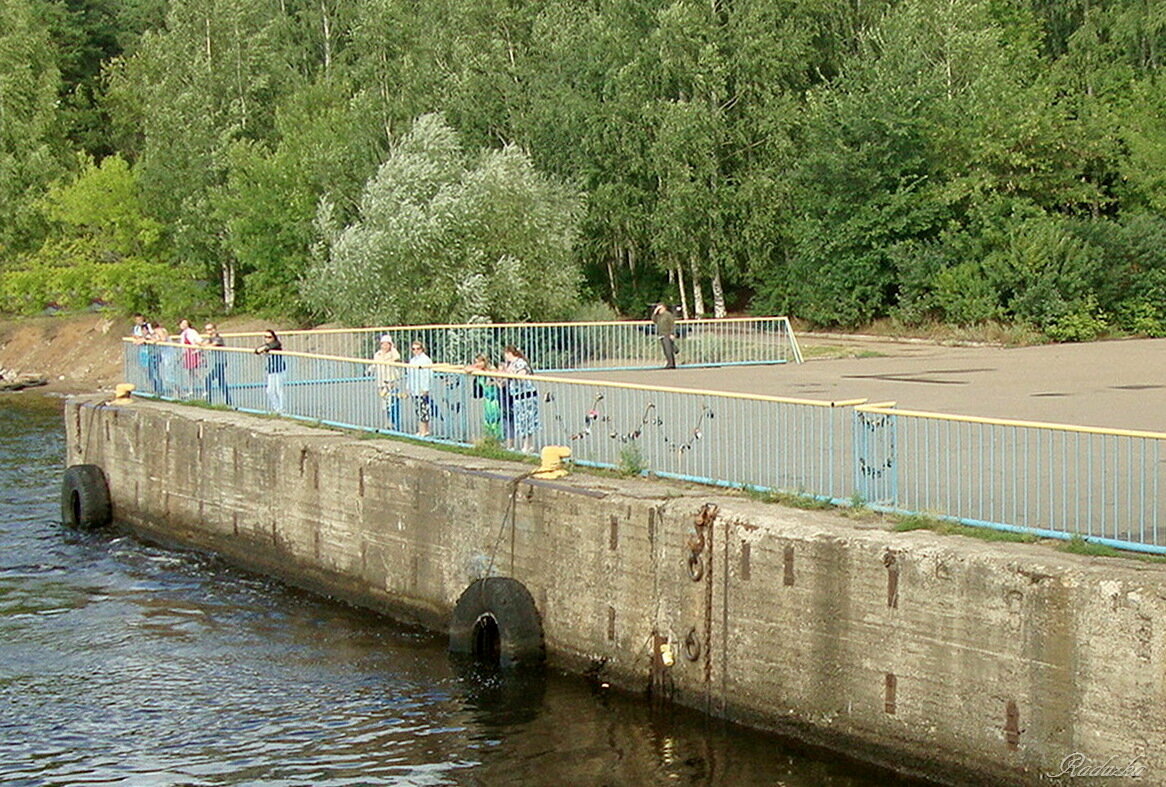 Здесь встречают и провожают - Raduzka (Надежда Веркина)