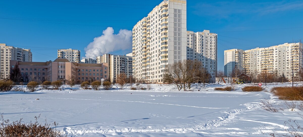 Панорама заснеженного городского пруда - Валерий Иванович