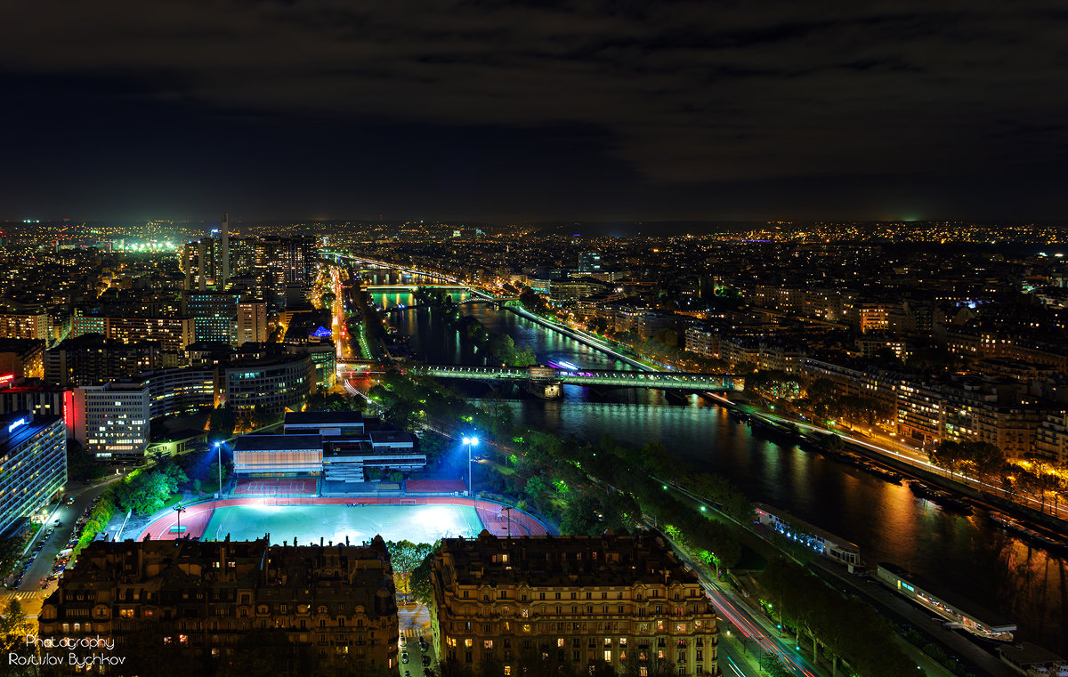 Ночной Париж с Эйфелевой башни - Ростислав Бычков