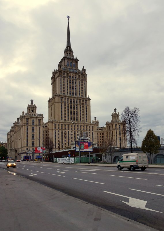 Прогулка по Москве (фотоохота на сталинские высотки) - Евгений Жиляев