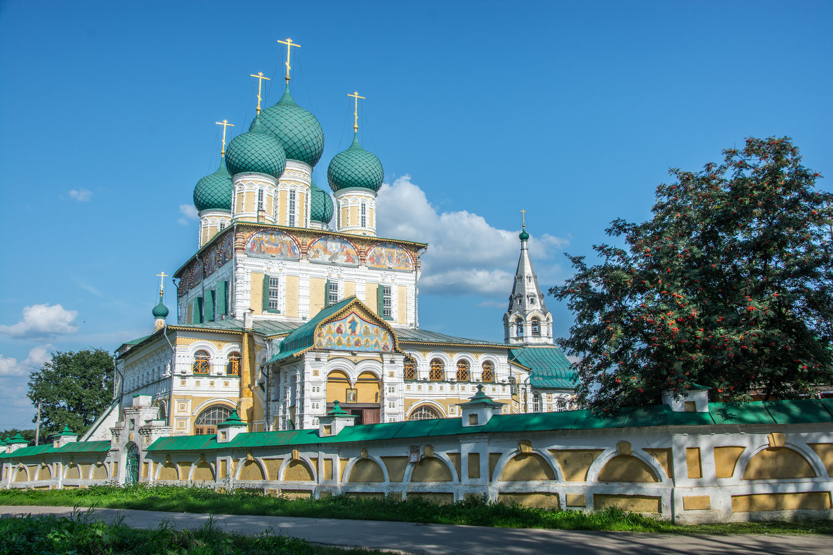 крестовоздвиженский собор в тутаеве