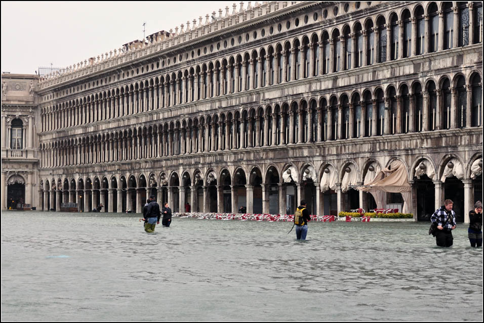 Наводнение в Венеции (Площадь Сан-Марко) - Юрий Матвеев