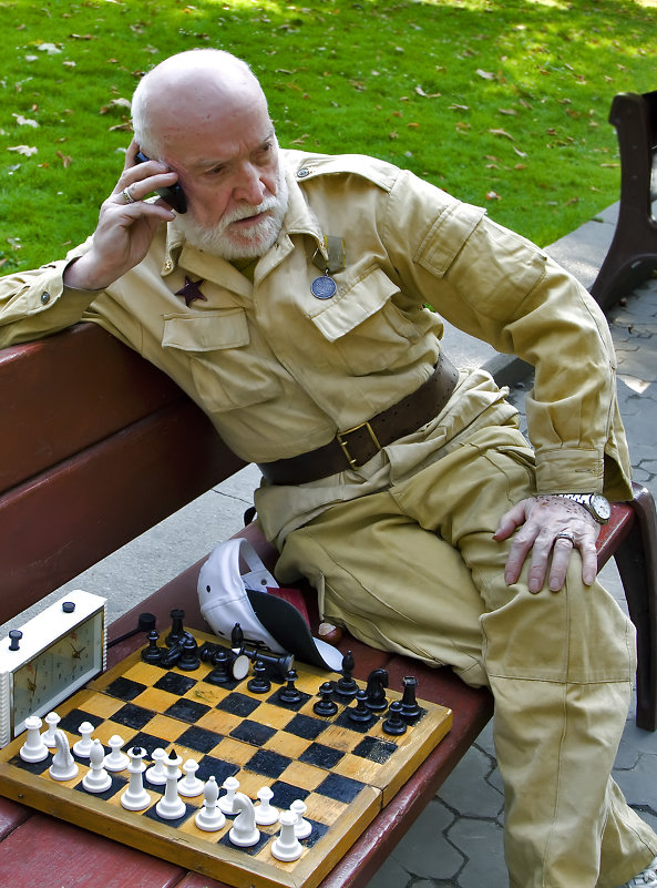 Военный шахматист... - АндрЭо ПапандрЭо