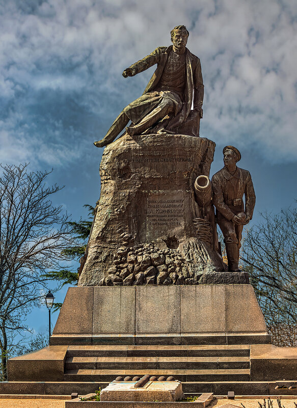 Памятник Владимру Корнилову - герою Первой обороны Севстополя - Борис 