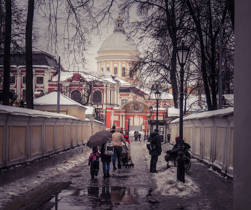 Дорога к храму (Александро-Невская лавра) - Магомед .