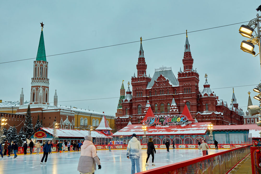 Москва. Красная площадь. ГУМ-каток. Зима - Николай Николенко