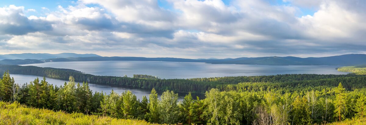 На горе Инышко. Озеро Инышко и озеро Тургояк. (панорама) - Алексей Трухин