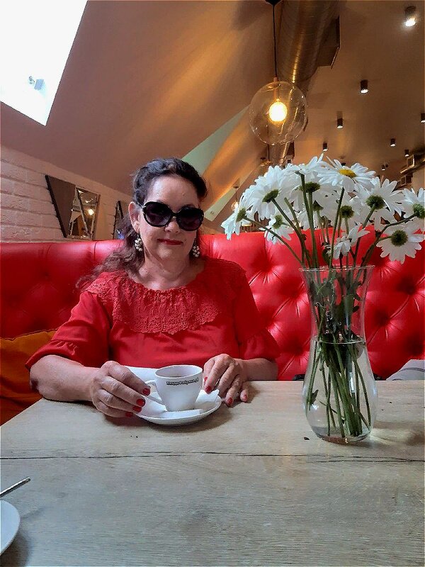 В приятном месте за чашкой кофе! - Нина Андронова