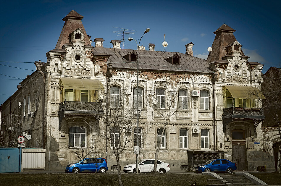 Дом на Набережной - Петр Фролов