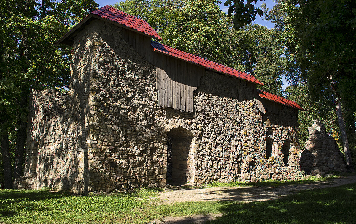 Руины средневекового замка - Регина 