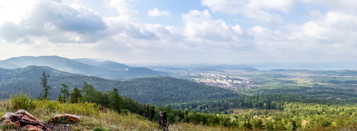 На горе Лысая. Осень. Вид на Ильменский хребет и г. Миасс, Машгородок. - Алексей Трухин