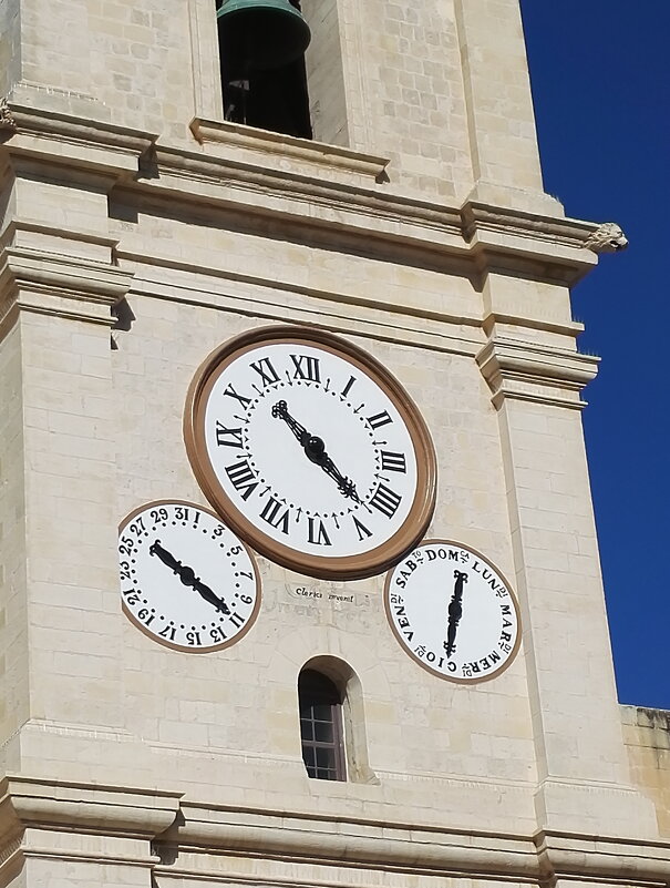 Часы-календарь на соборе - Елена 