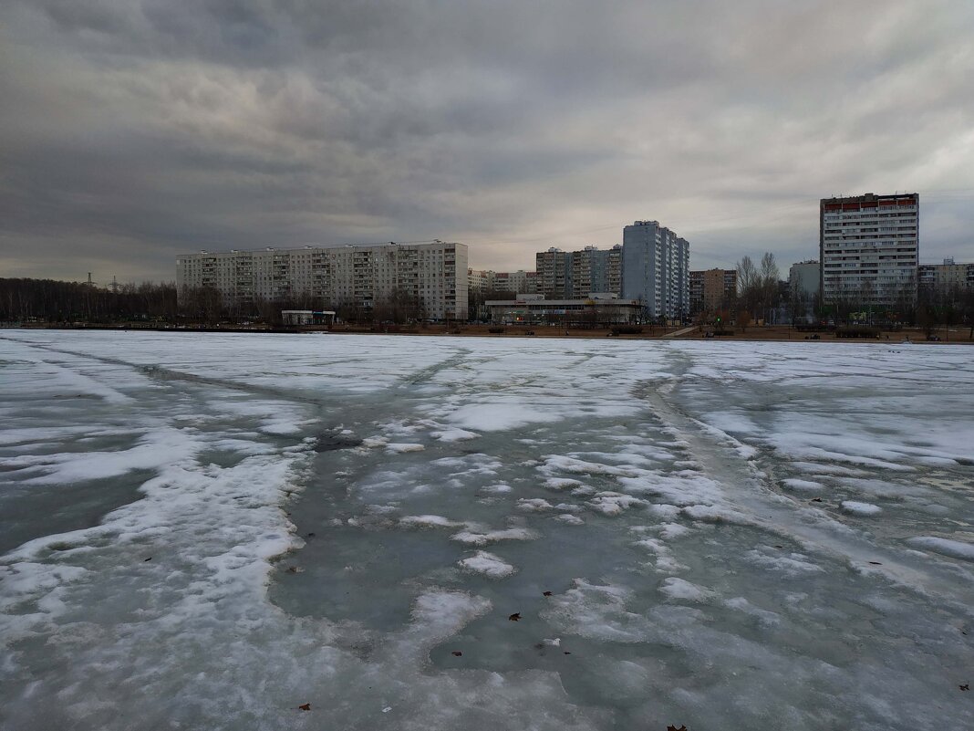 Мартовский городской пейзаж - Андрей Лукьянов