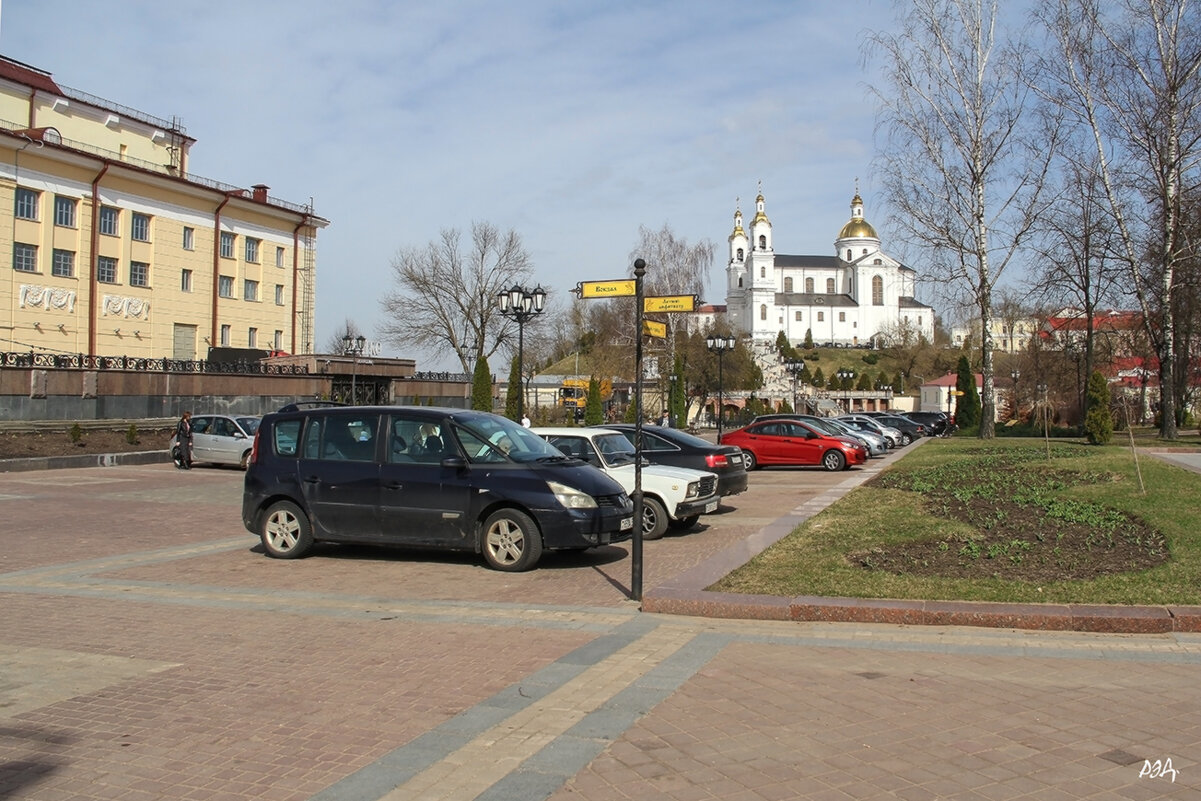 *** - Роланд Дубровский