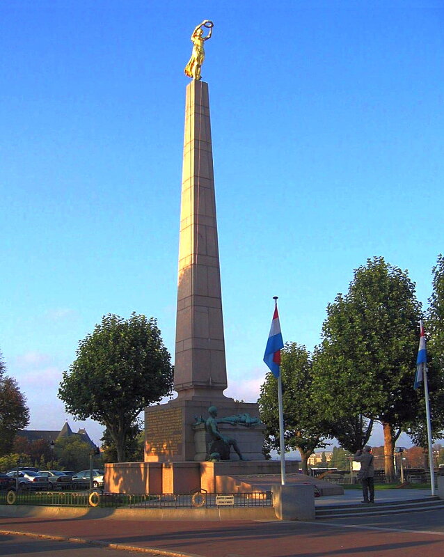 Люксембург.   Монумент, посвященный памяти павших на войне солдат. - Ольга Довженко